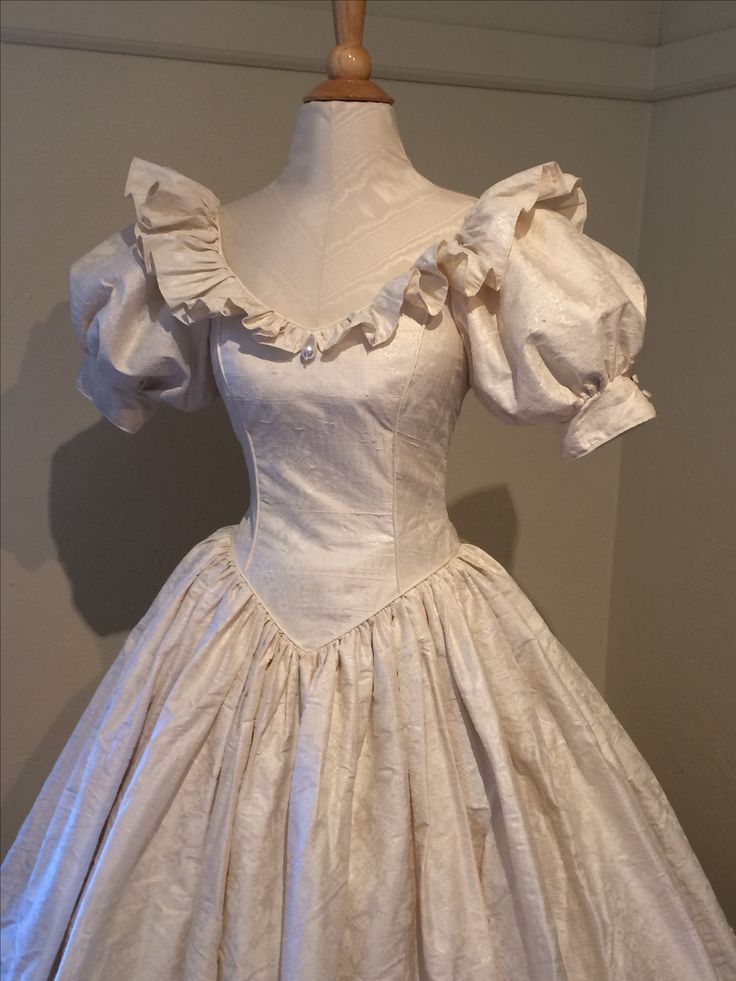 NiceVestidos – Weißes Prinzessin-Satin-Ballkleid, langes, schlichtes Brautkleid NV5827