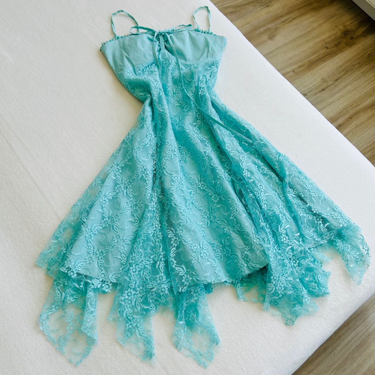 NiceVestidos - Robe de bal courte en mousseline de soie et dentelle bleue exquise, à bretelles spaghetti, robe de fée NV5707