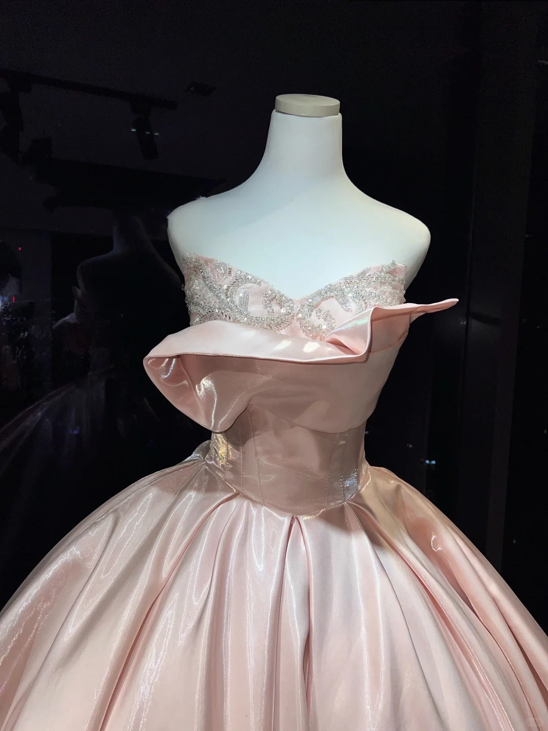 Light Pink Strapless Princess Evening Gown Lace Beading 3D Fold Bodice Glossy Satin Ball Skirt Long Prom Dress NV7019