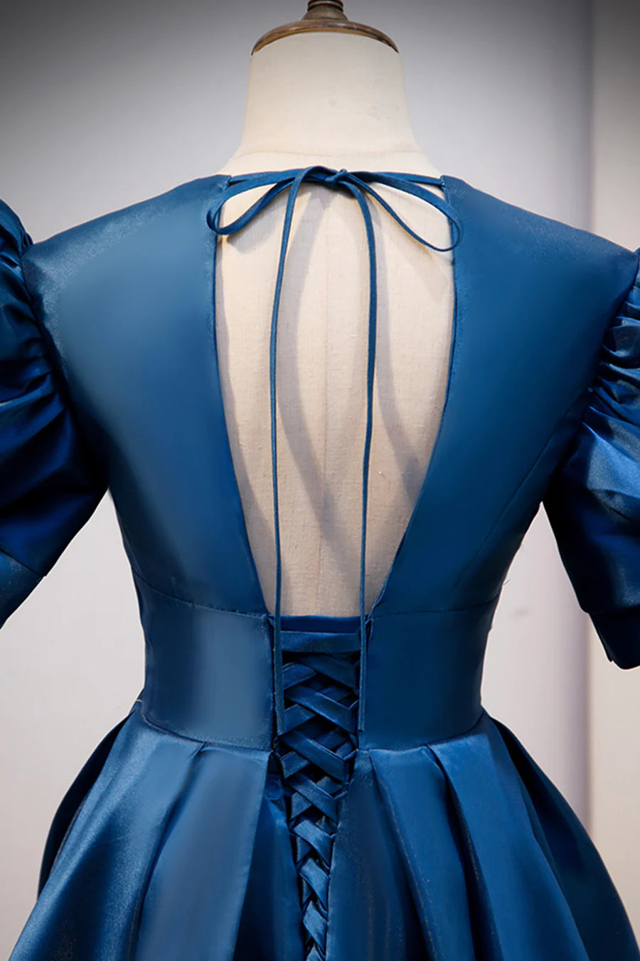 Robe de soirée longue en satin bleu à col en V, robe de soirée trapèze bleue nv1460
