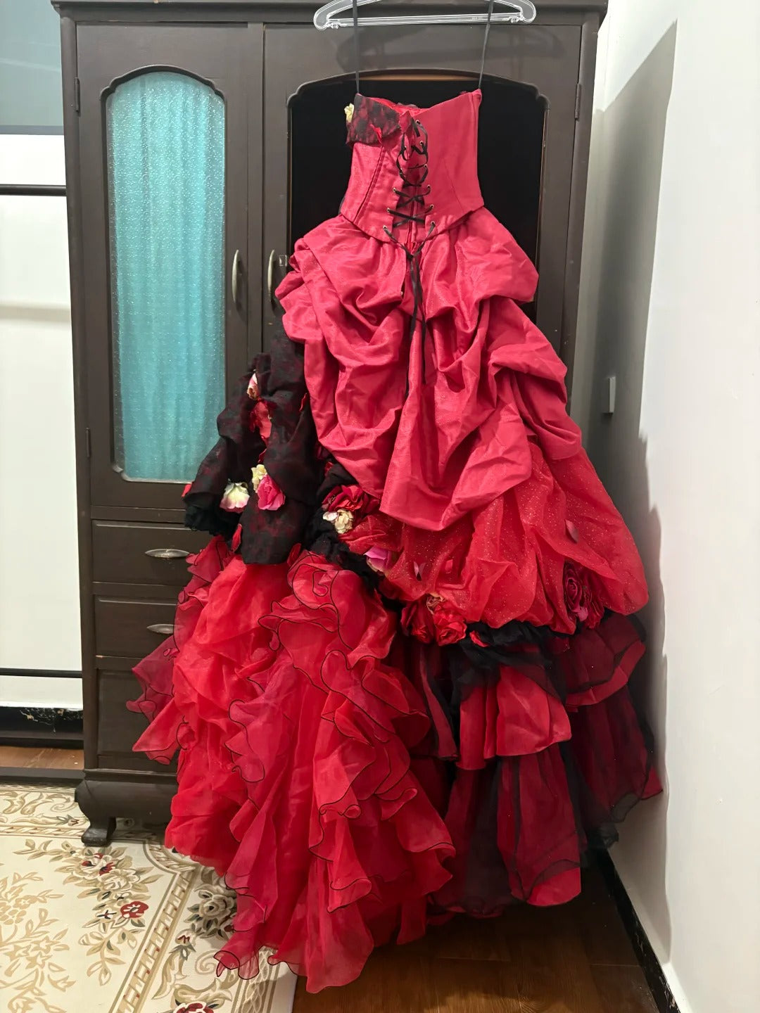 Robe de bal longue en tulle et dentelle florale rouge nv5170