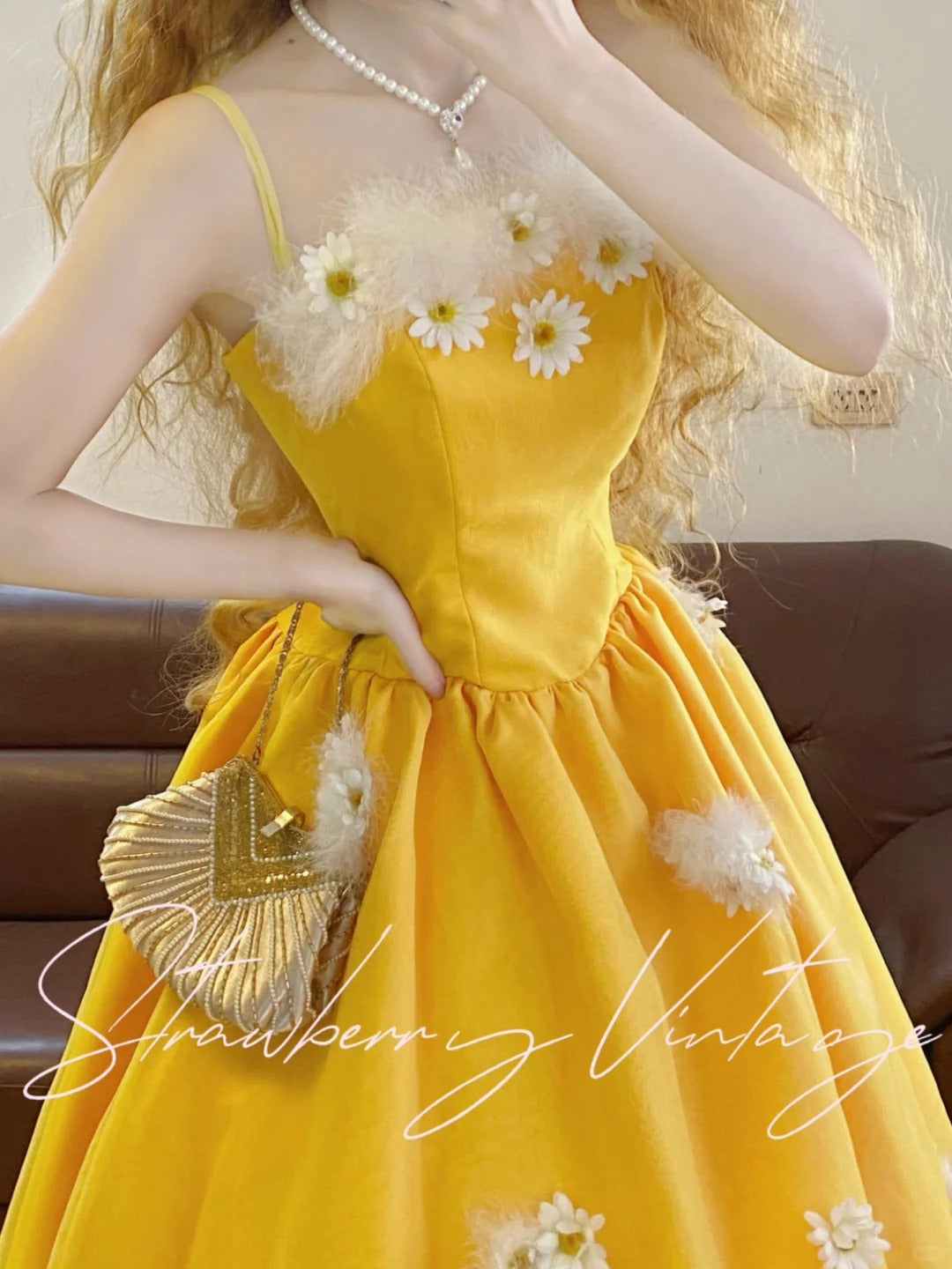 Robe de bal longue élégante en satin et tulle à motif marguerite jaune nv5034
