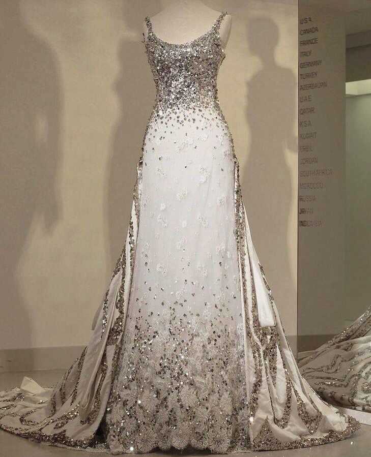 Elfenbeinweißes, luxuriöses, wunderschönes, glänzendes, elegantes, langes Tüll-Abendkleid mit goldenen und silbernen Pailletten im Meerjungfrau-Stil, nv3876