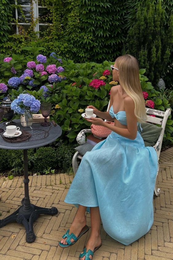 Hellhimmelblaues 2-teiliges ärmelloses Satin-Ballkleid für Gartenpartys und Abende nv2170