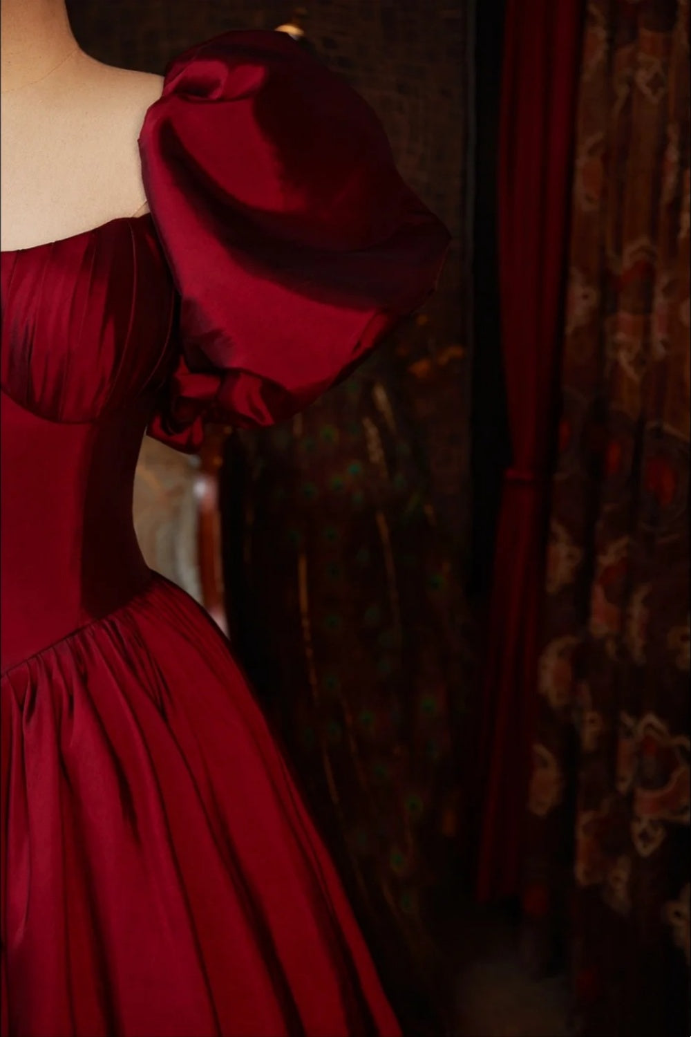 Vampire Red Princess Traditionelles rotes Toastkleid Langes Satin-Prinzessinnenkleid NV6534