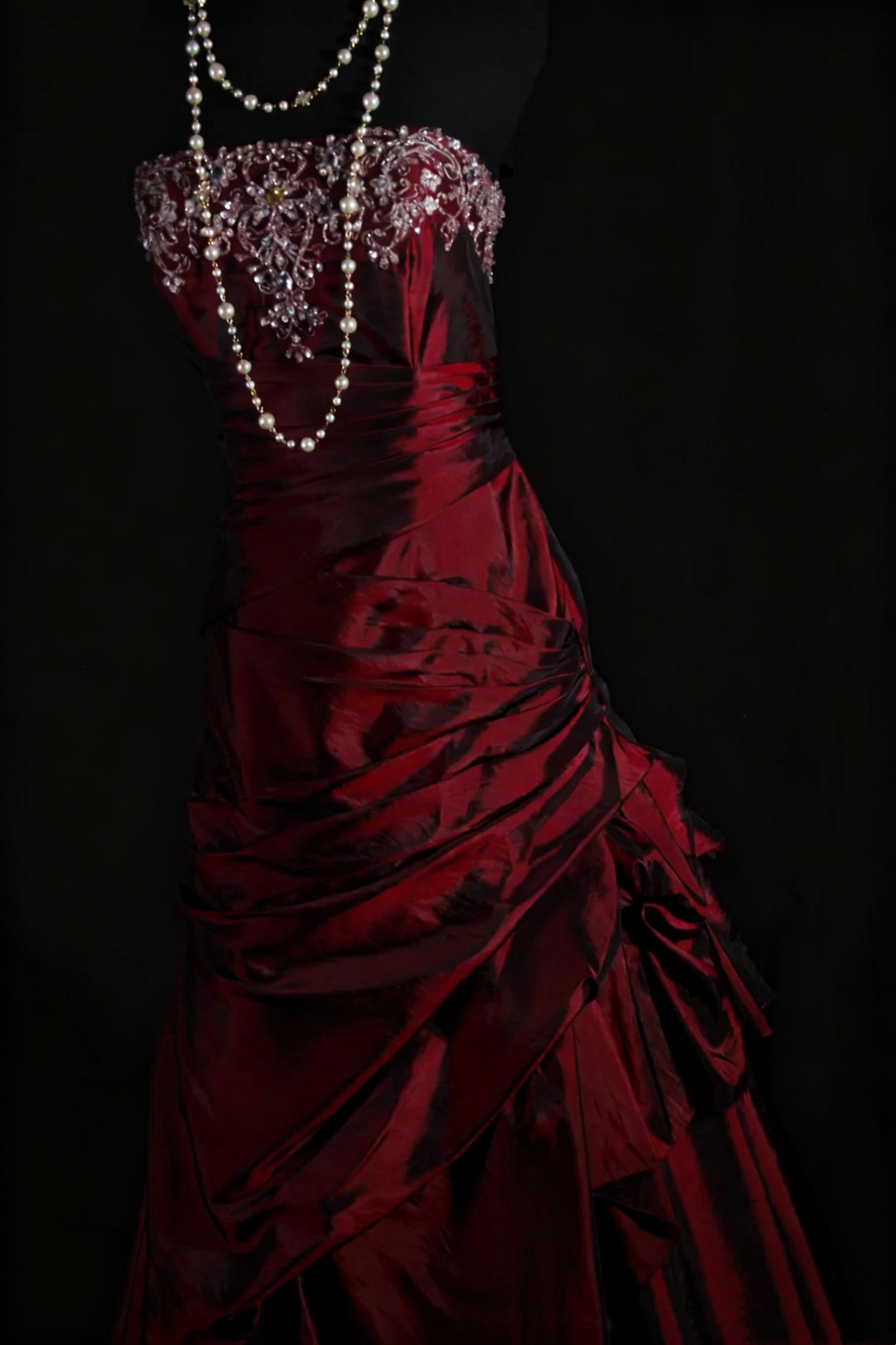 NiceVestidos – Vintage Burgunderrot, exquisites, perlenbesetztes Satin-Plissee-Langballkleid, Abschlusskleid NV5859