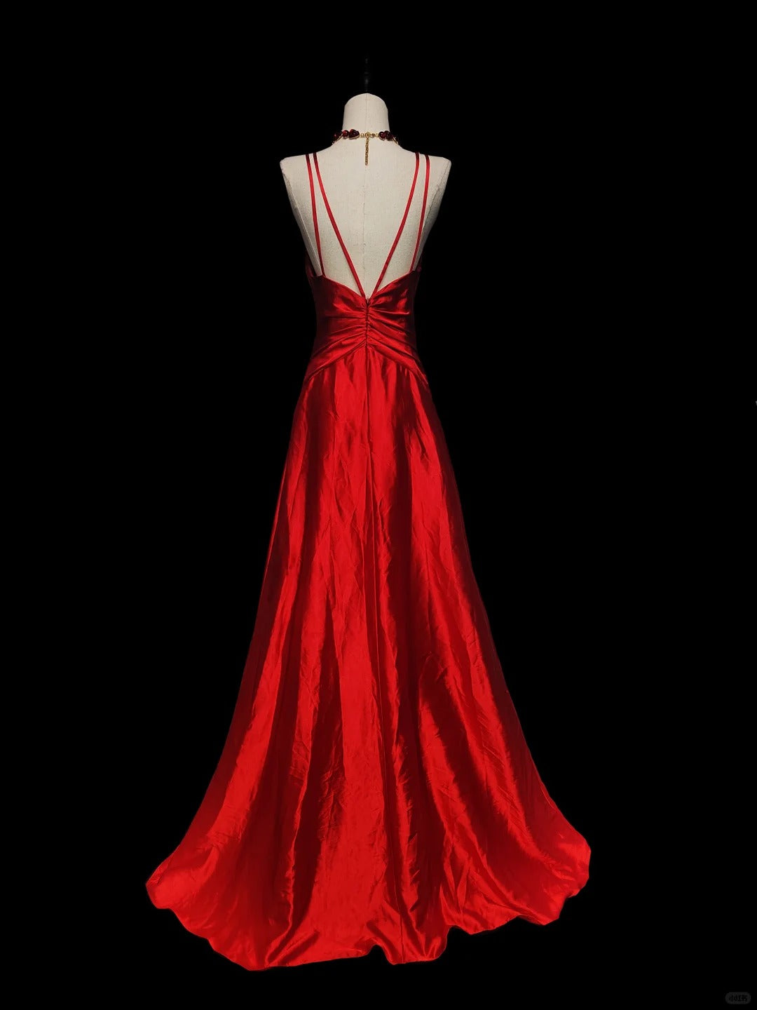 Rot glänzend Mode elegant V-Ausschnitt lange Meerjungfrau schlanke Fischschwanz Rock Satin bodenlangen Schleppe Ballkleid Abendkleid Partykleid Ballkleid nv3863