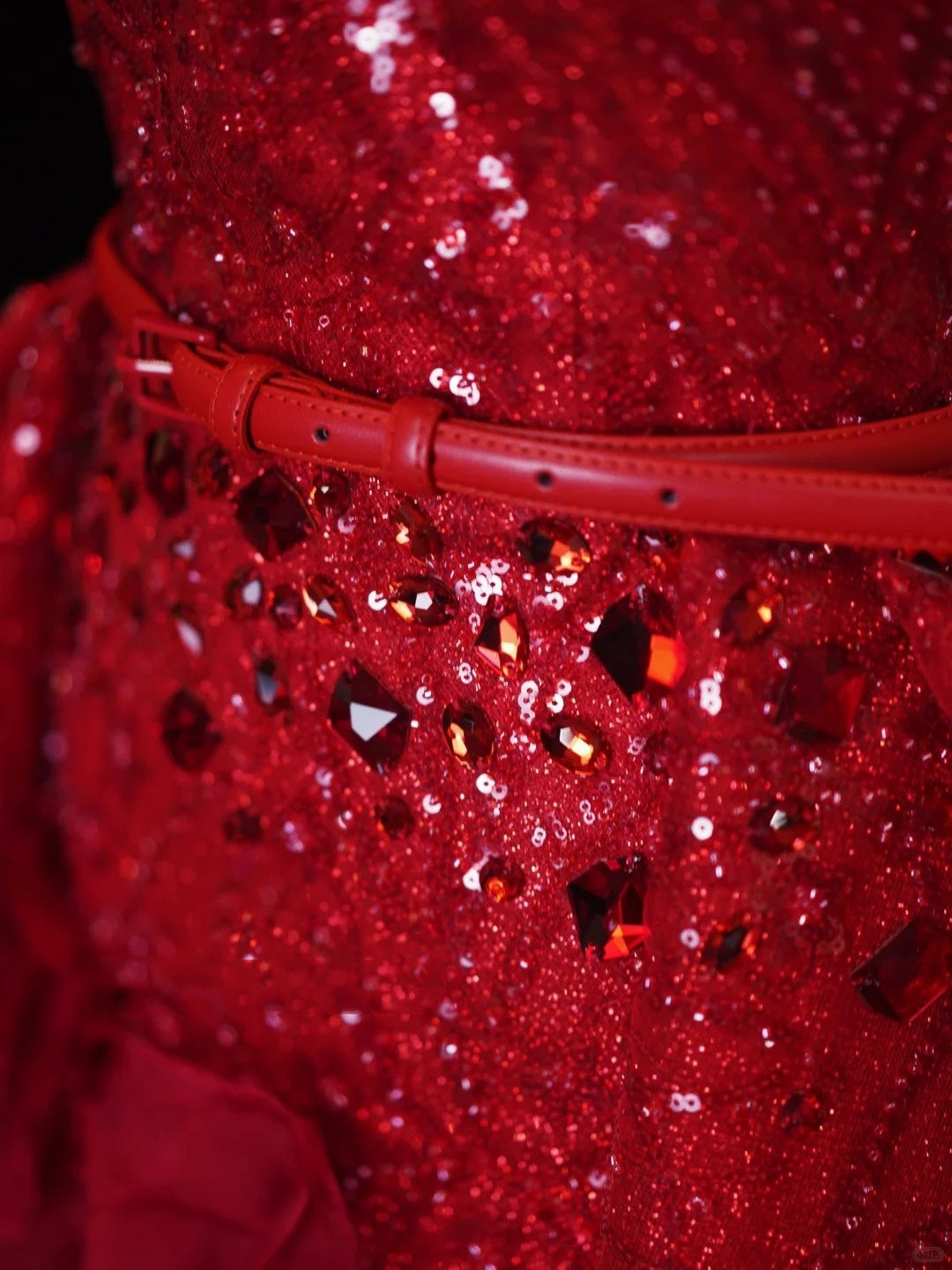 Rotes Heimkehrkleid mit Perlenbesatz und V-Ausschnitt, sexy, kurzes Ballkleid, Abendkleid, Geburtstagskleid, nv4413