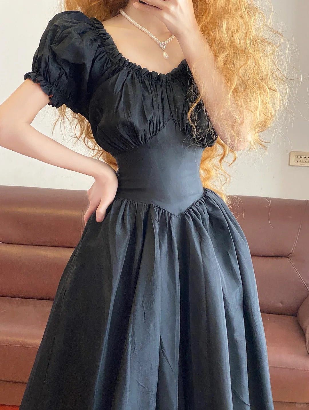 Schwarzes langes Satin-Prinzessin-Ballkleid im Vintage-Stil mit Blumenmuster, nv5043