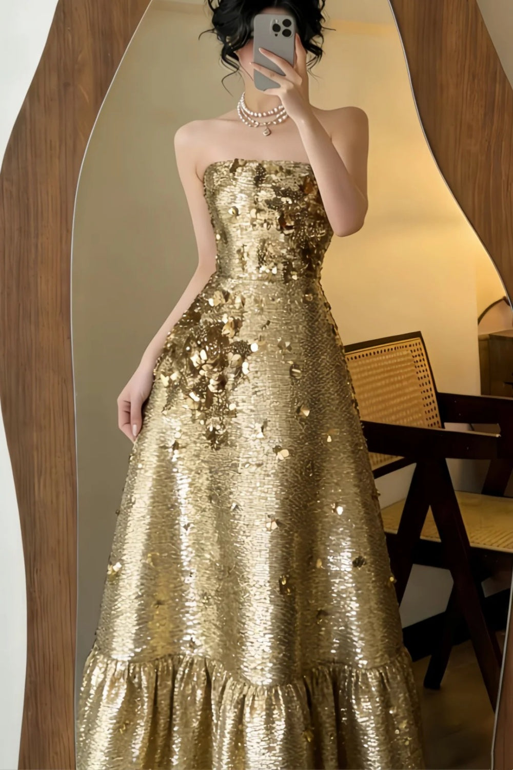 Goldfarbenes, paillettenbesetztes, 3D-verziertes, trägerloses Maxi-Abendkleid NV6561