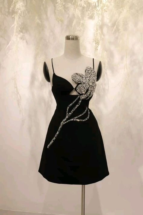 Schwarzes, modisches Satin-Spaghettiträger mit Strasssteinen, sexy, kurzes Minikleid für den Heimkehrer, Geburtstags-/Ferienpartykleid, nv3134