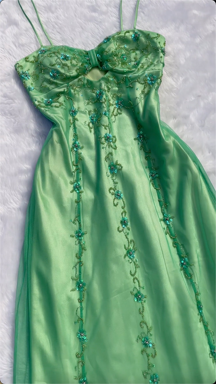 Grünes wunderschönes zartes florales Perlen-Spaghettiträger-langes Tüll-Ballkleid-Abendkleid-Partykleid nv3740