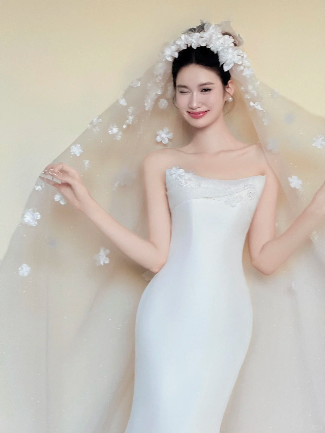 White Strapless Satin Mermaid Wedding Gown, 3D Flower Appliques Bridal Dress NV7439