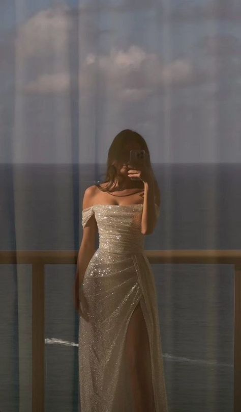 Silber glänzendes elegantes Pailletten-Off-the-Shoulder-Seitenschlitz-langes Kleid-Abschlussball-Abendkleid-Partykleid nv2505