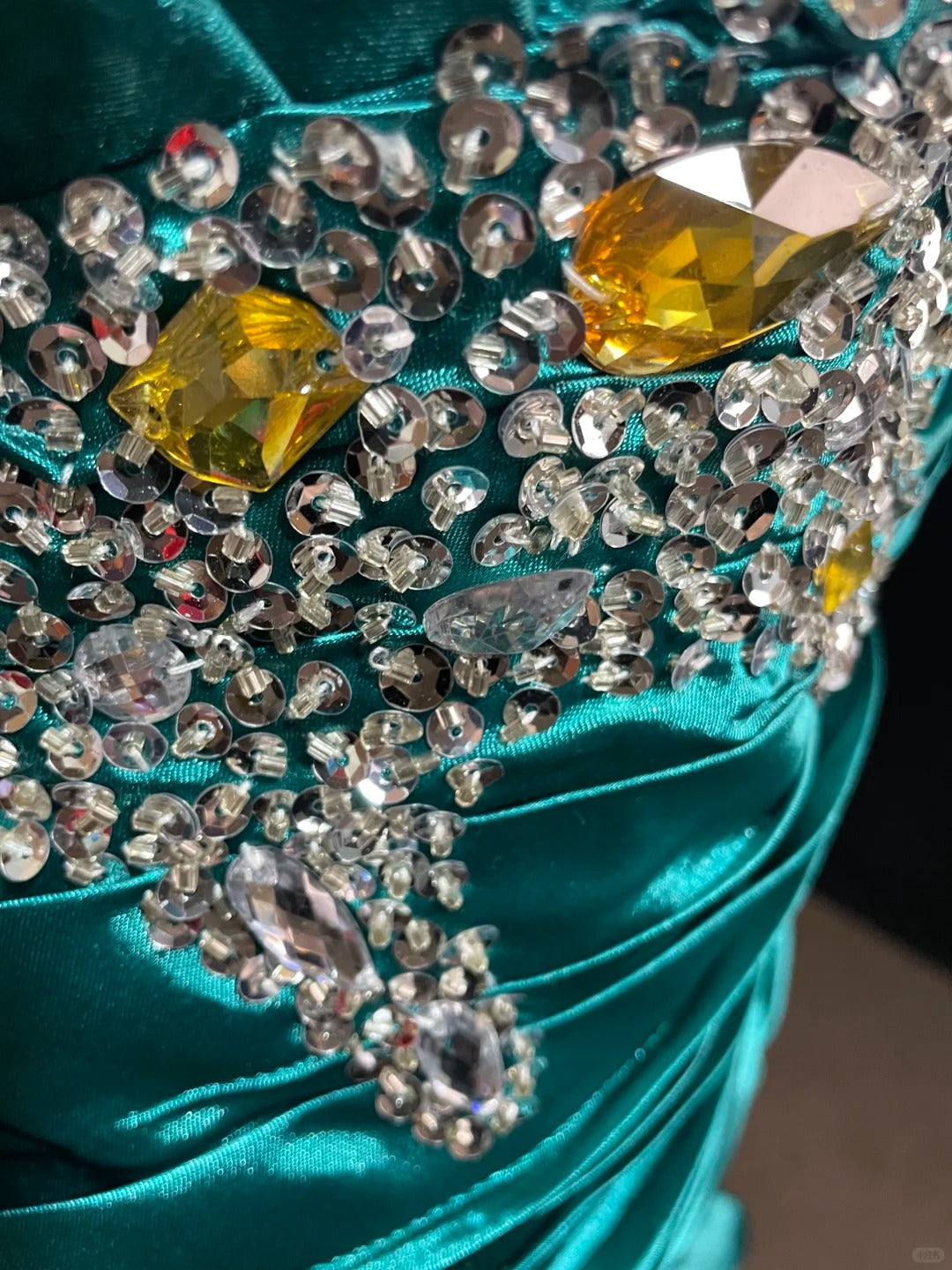 Blaues elegantes Retro-Mode-Exquisite Edelstein-Perlen-Kurzes Satin-Ballkleid-Abendkleid-Abschlussballkleid nv4082