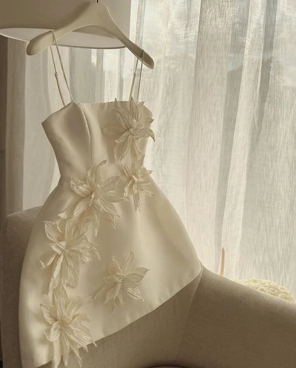 Weißes, geblümtes, kurzes Satin-Heimkehrkleid, Geburtstagspartykleid, nv5303