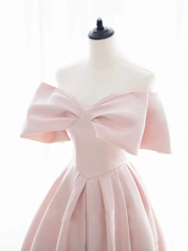 Verziert mit einer großen Schleife auf der Vorderseite. Süßes kurzes rosa Satin-Heimkehrkleid, Abschlusskleid, NV1732