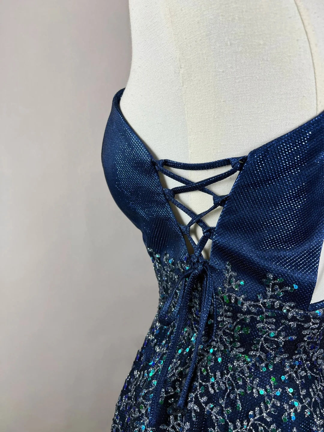 Blaues, florales, perlenbesetztes, kurzes Satin-Heimkehrkleid, Geburtstagskleid, NV4490