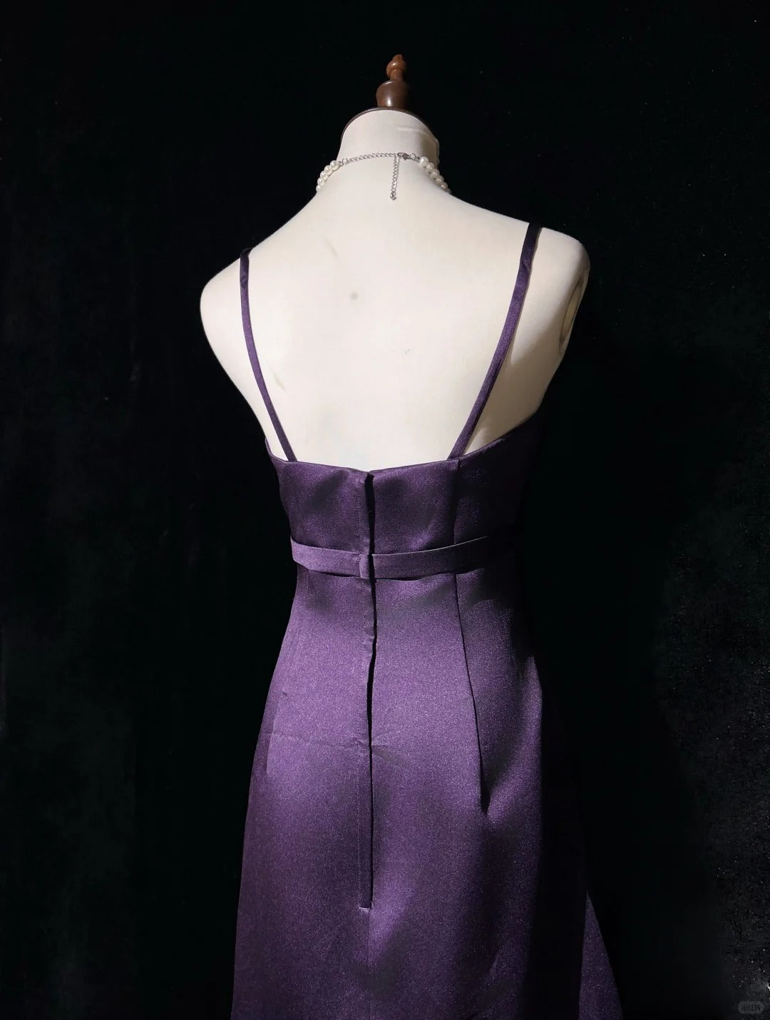Lila Homecoming-Kleid Perlenbesetztes kurzes Satin-Ballkleid Partykleid nv4390