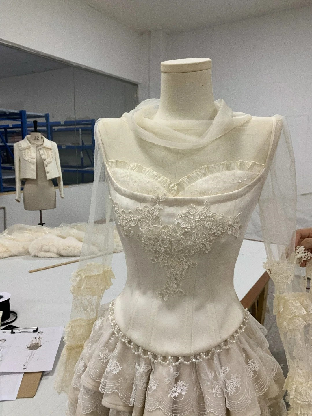 Weißes süßes Perlen-Kurzes Satin-Spitzen-durchsichtiges Heimkehrkleid Ballkleid Geburtstagskleid nv4522