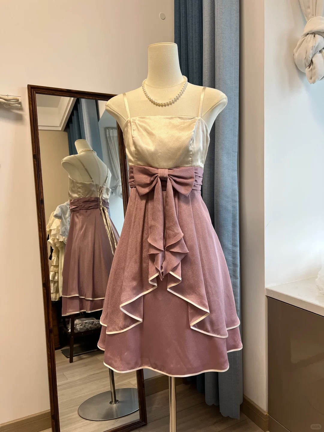 Weiß rosa Kontrast Vintage kurzes Chiffon Homecoming-Kleid Geburtstagsparty-Kleid nv5096