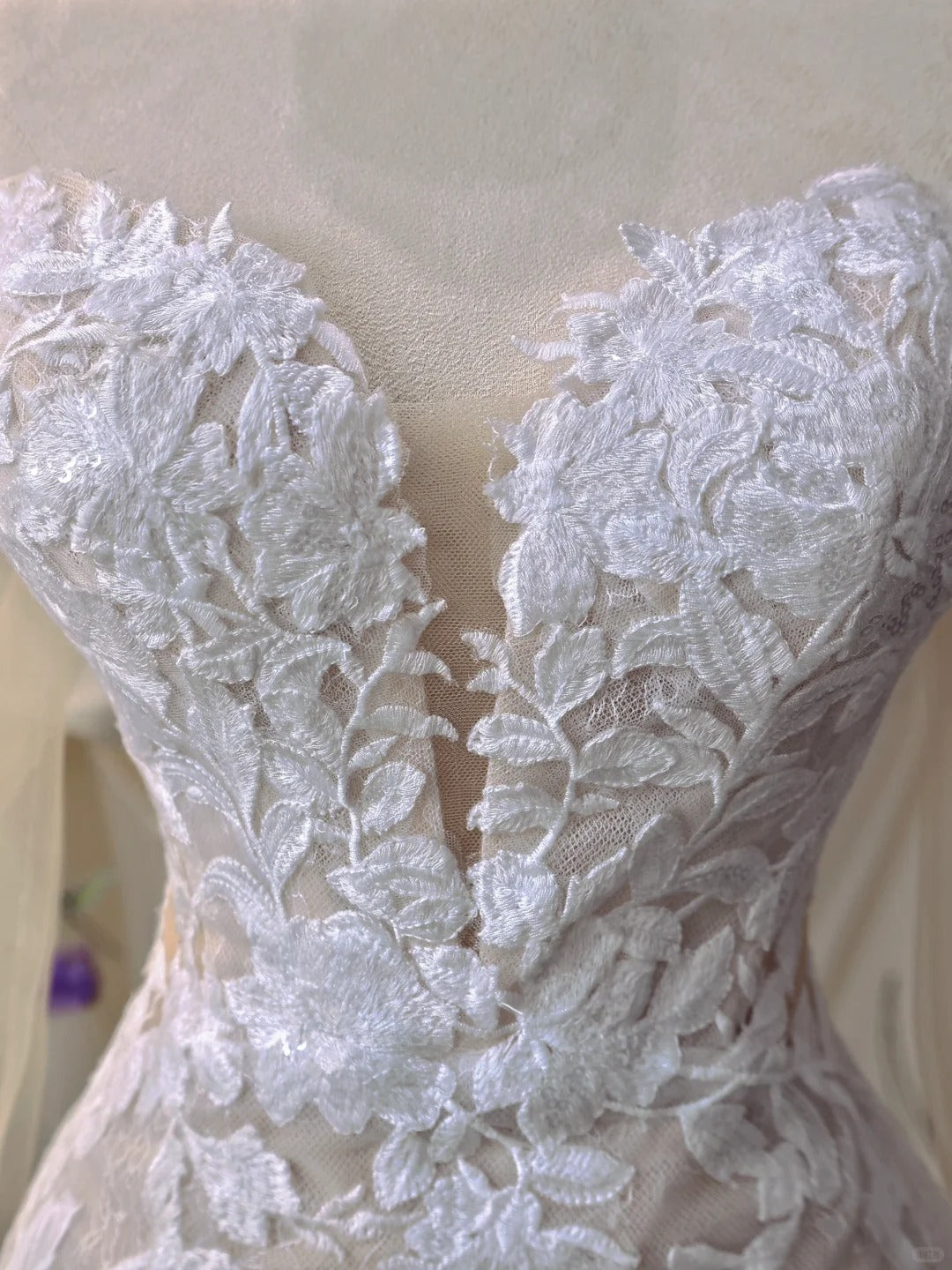 Weißes, florales Spitzenkleid mit Applikationen, langen Ärmeln, Meerjungfrau-Stil, schmale Passform, bodenlanges Ballkleid, Abendkleid, Brautkleid, NV4435