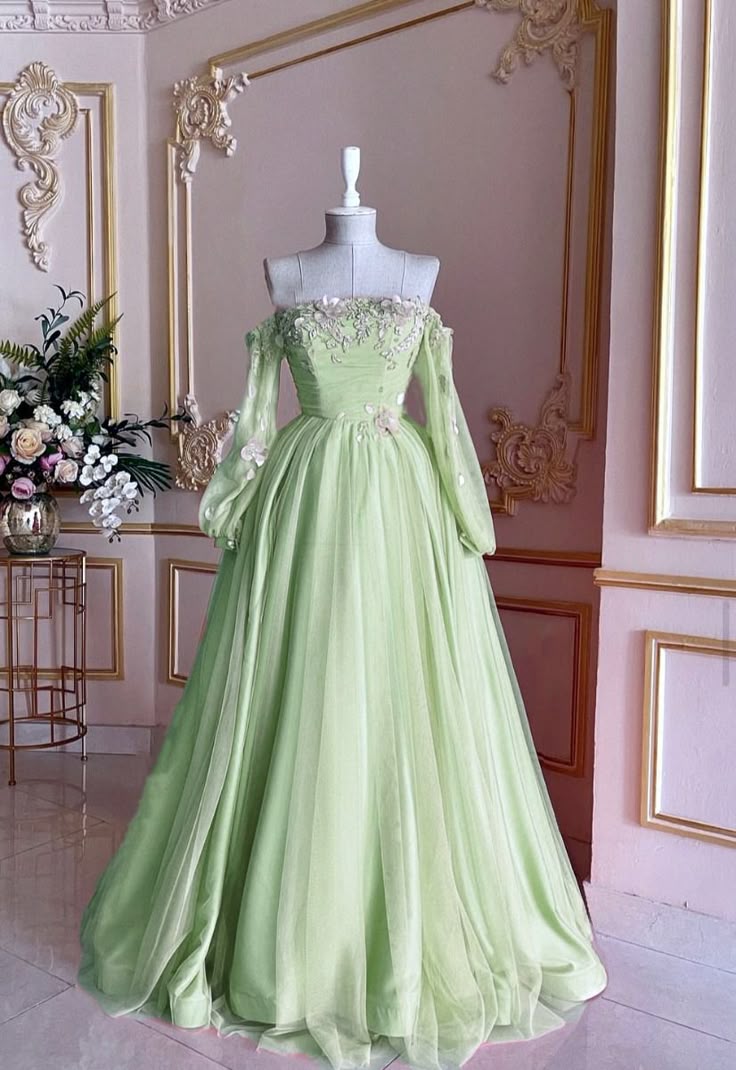 Wunderschönes, exquisites, langes Ballkleid aus Tüll mit Perlen in Grün, nv4169