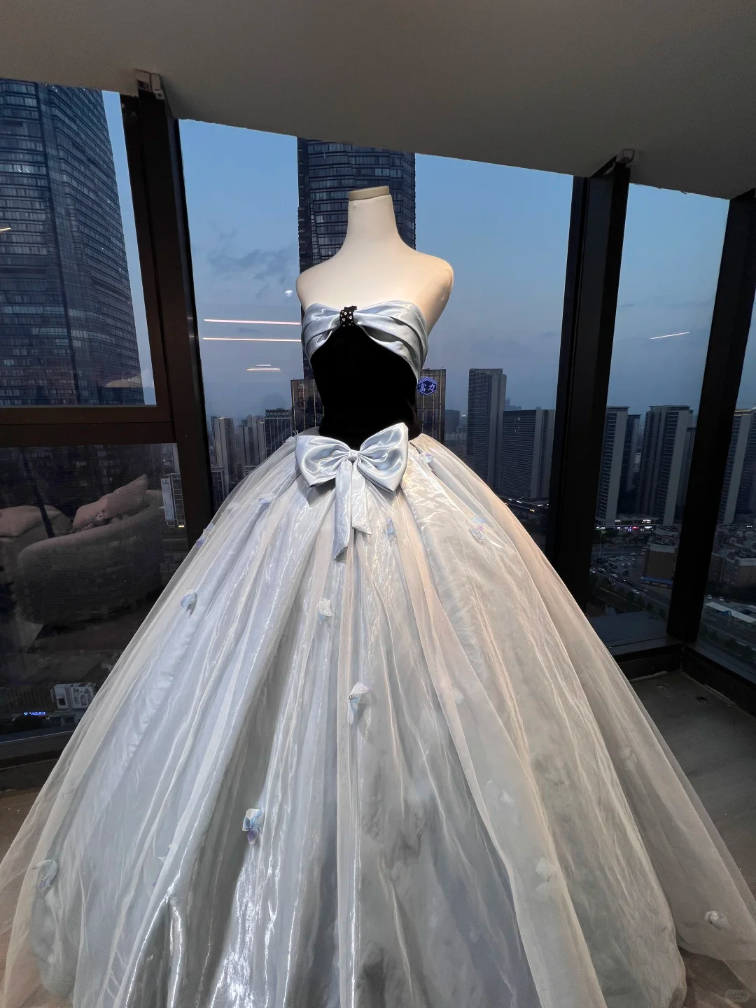 Strapless Black Ice Blue Contrast Ball Gown Velvet Bodice Satin Bow Shiny Tulle Prom Dress NV7035