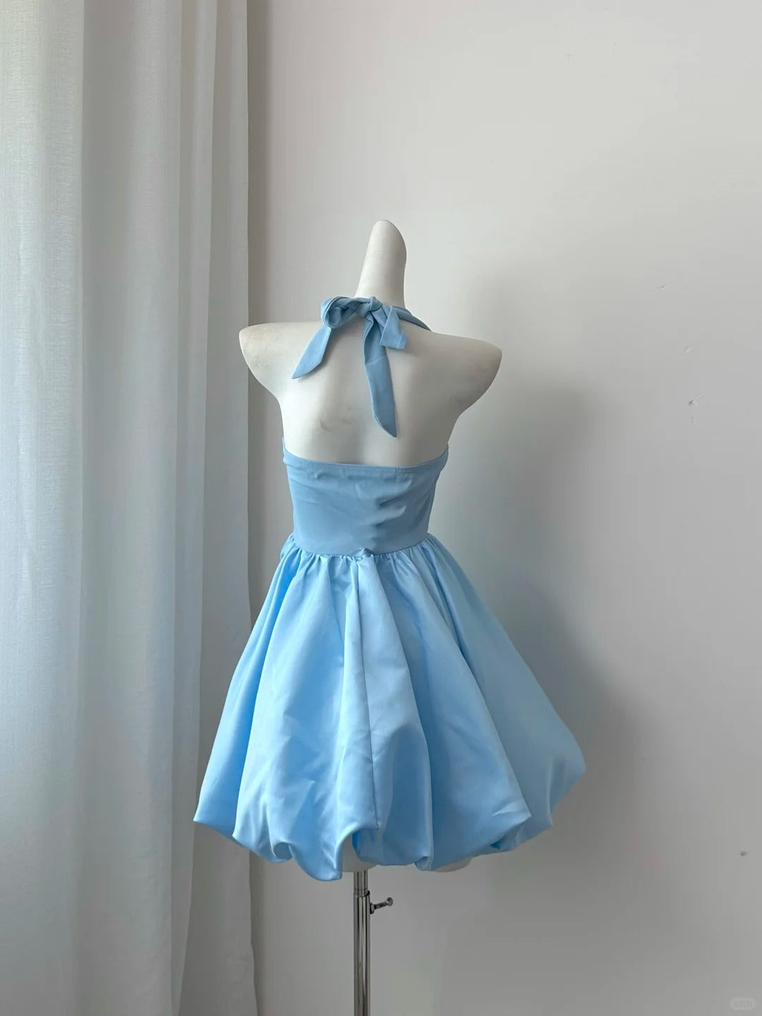 NiceVestidos - Robe de soirée courte en satin bleu Nv5609