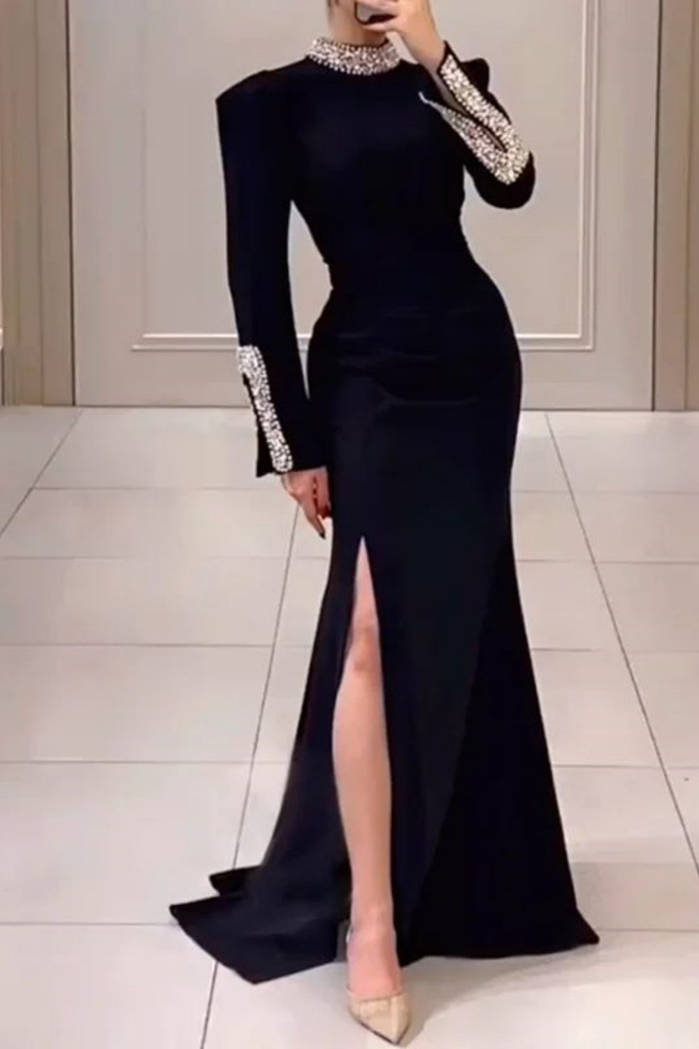 Schwarzes, glänzendes, elegantes Ballkleid-Abendkleid aus Satin mit langem Schlitz und Pailletten, NV3177