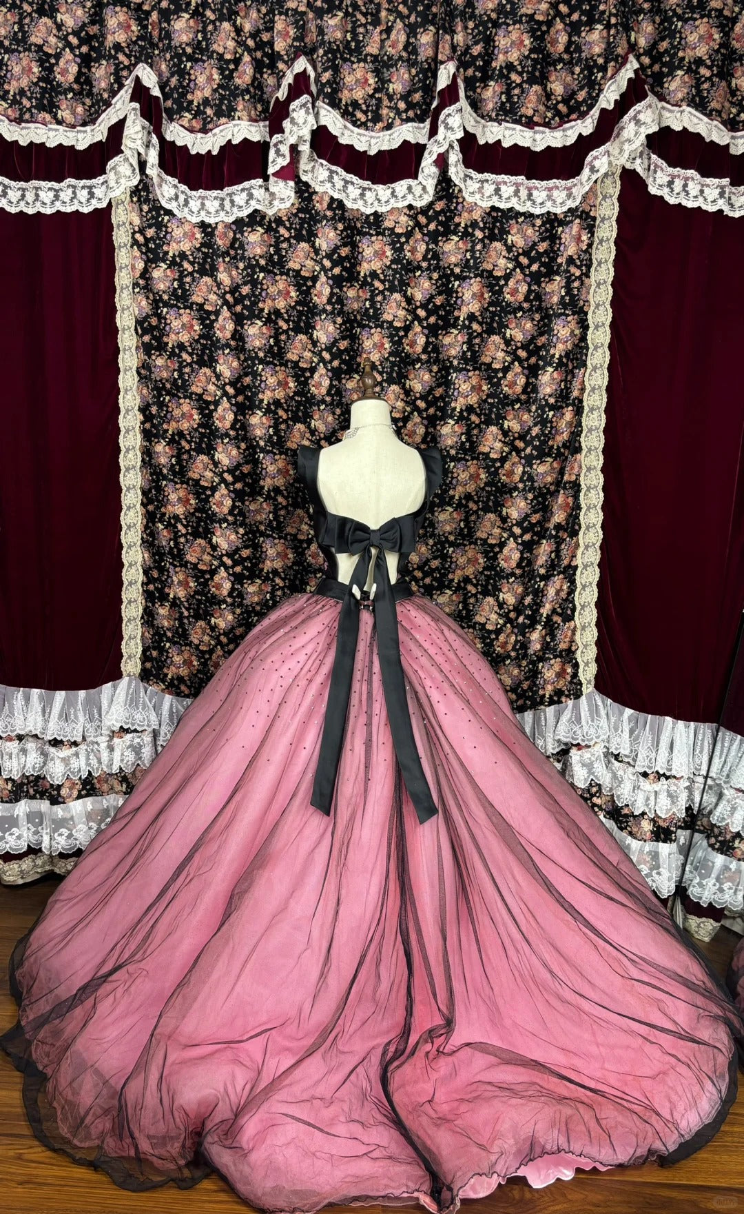 Rosa applizierte Blumenspitze Prinzessin langes Tüll Ballkleid Abendkleid Quinceanera Kleid NV4652