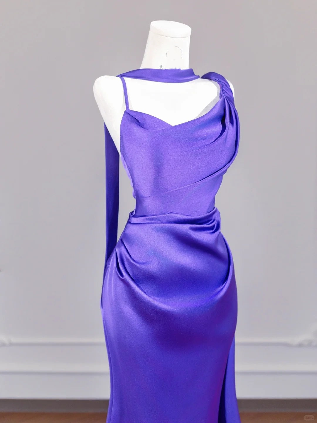 Robe de bal longue en satin violet, élégante et dos nu, nv4964