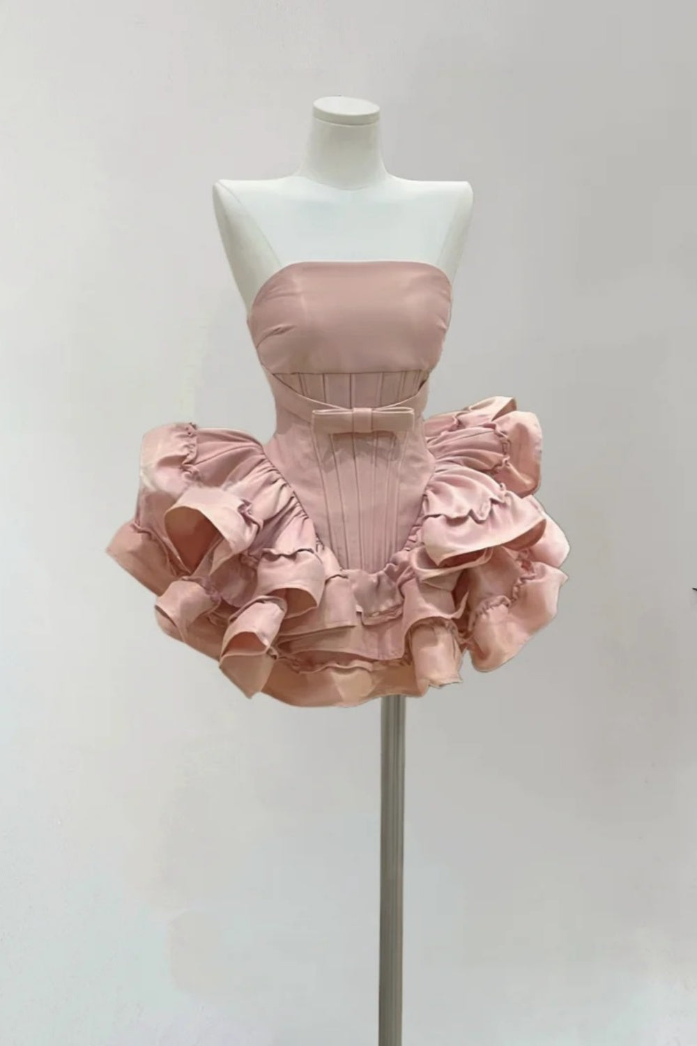 Robe de soirée courte en satin noir tendance, robe de soirée d'anniversaire nv5267