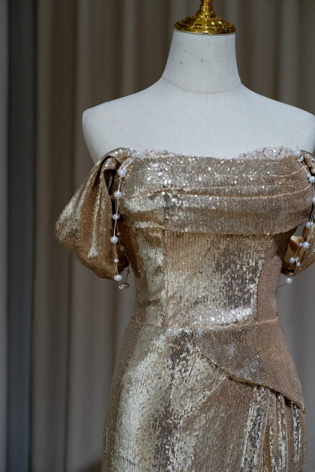 NiceVestidos – Goldfarbenes, paillettenbesetztes, langes, schimmerndes Abendkleid NV5994