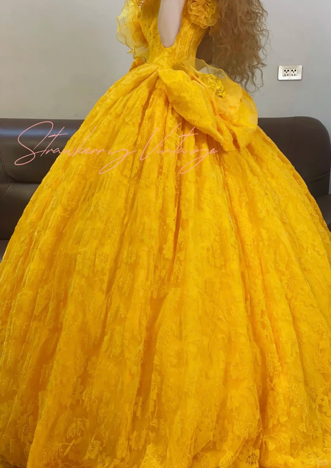 Gelbes, florales, elegantes, langes Tüll-Ballkleid nv5023
