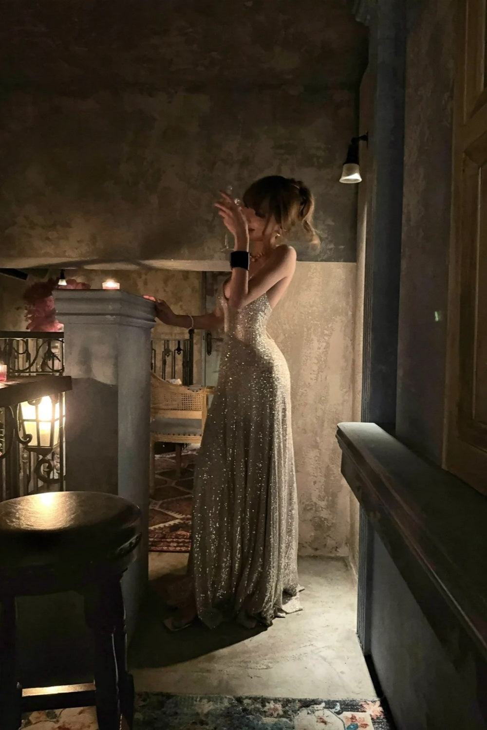 Robe de soirée longue à fines bretelles et sequins couleur champagne pour gala/fête NV6543