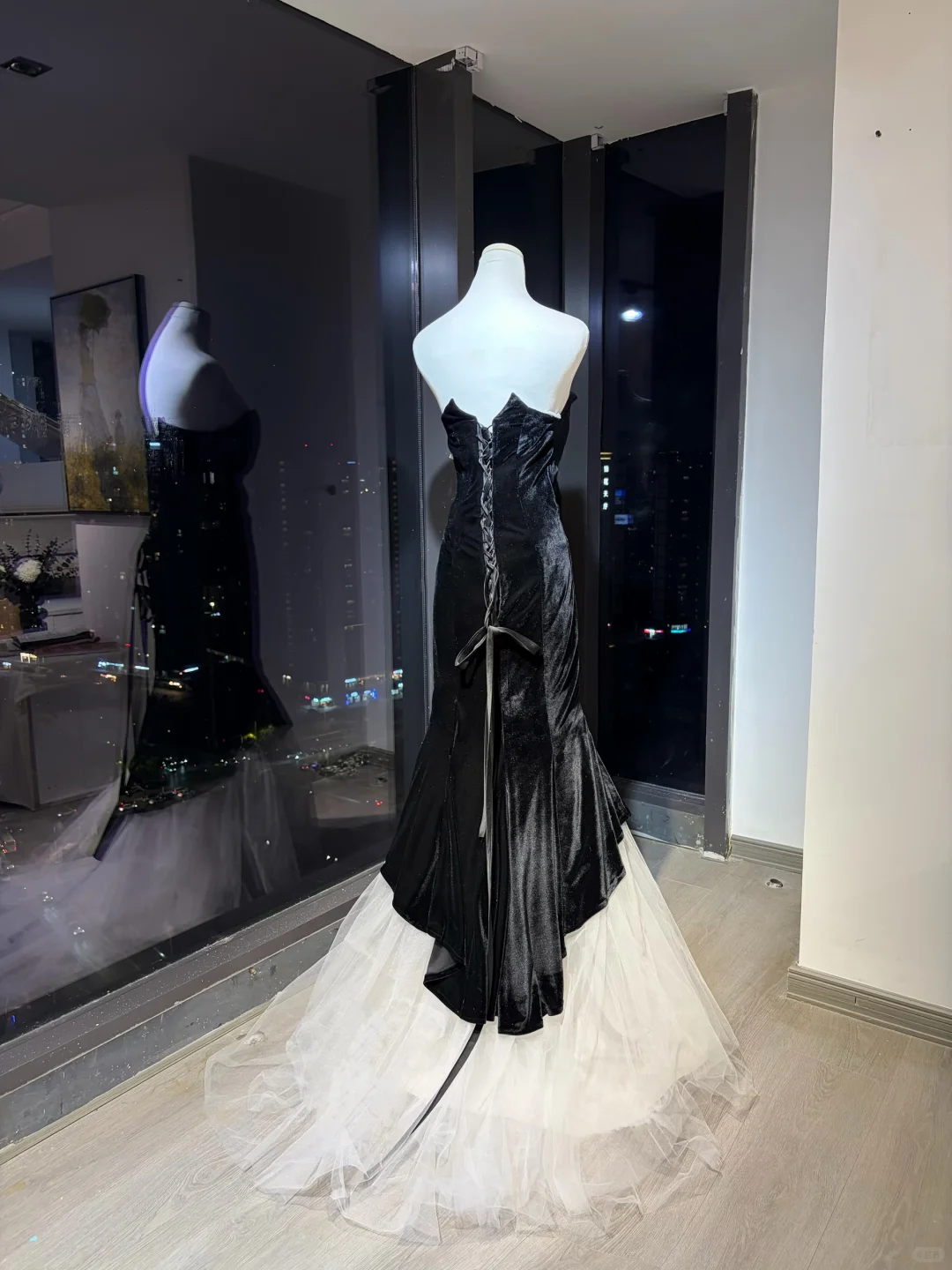Black Strapless Velvet Mermaid Dress White Tulle Hem Contrast Formal Prom Gown NV6947