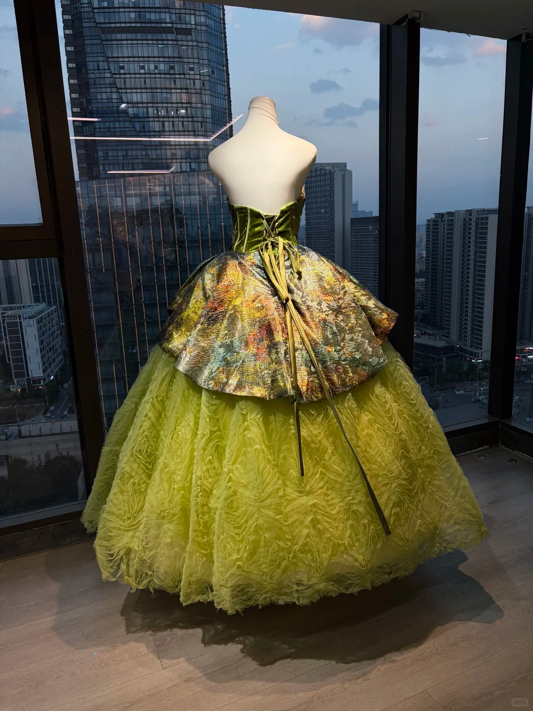 Strapless Lime Green Vintage Ball Gown Metallic Oil Painting Jacquard Overskirt Ruffle Tulle Prom Dress NV7031