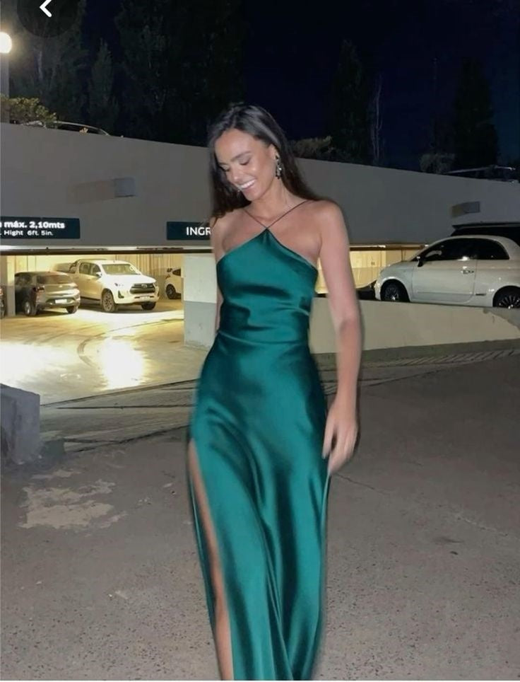 Grünes trägerloses, schlichtes, elegantes, schulterfreies, langes Satin-Ballkleid, Abendkleid, Partykleid mit Paillettenumhang nv2519