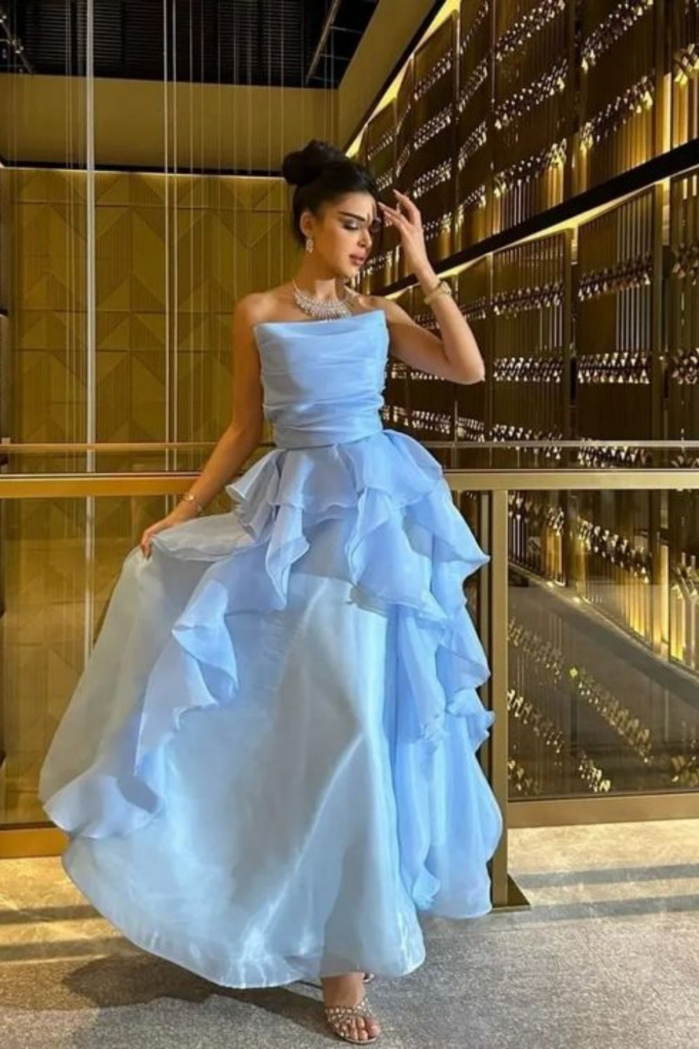 Blaues, modisches, langes Ballkleid-Abendkleid mit Tube-Top und Tüllrüschen, NV3164