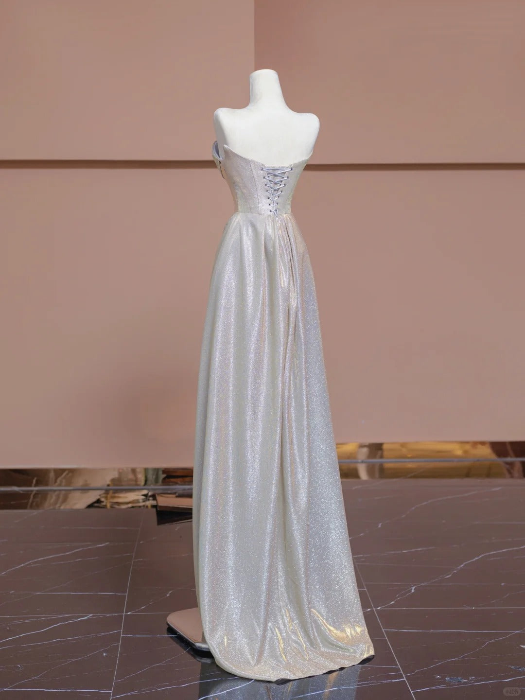 Weißes, glänzendes Satin-Abendkleid in bodenlanger Ball- und Abendgarderobe, NV5053