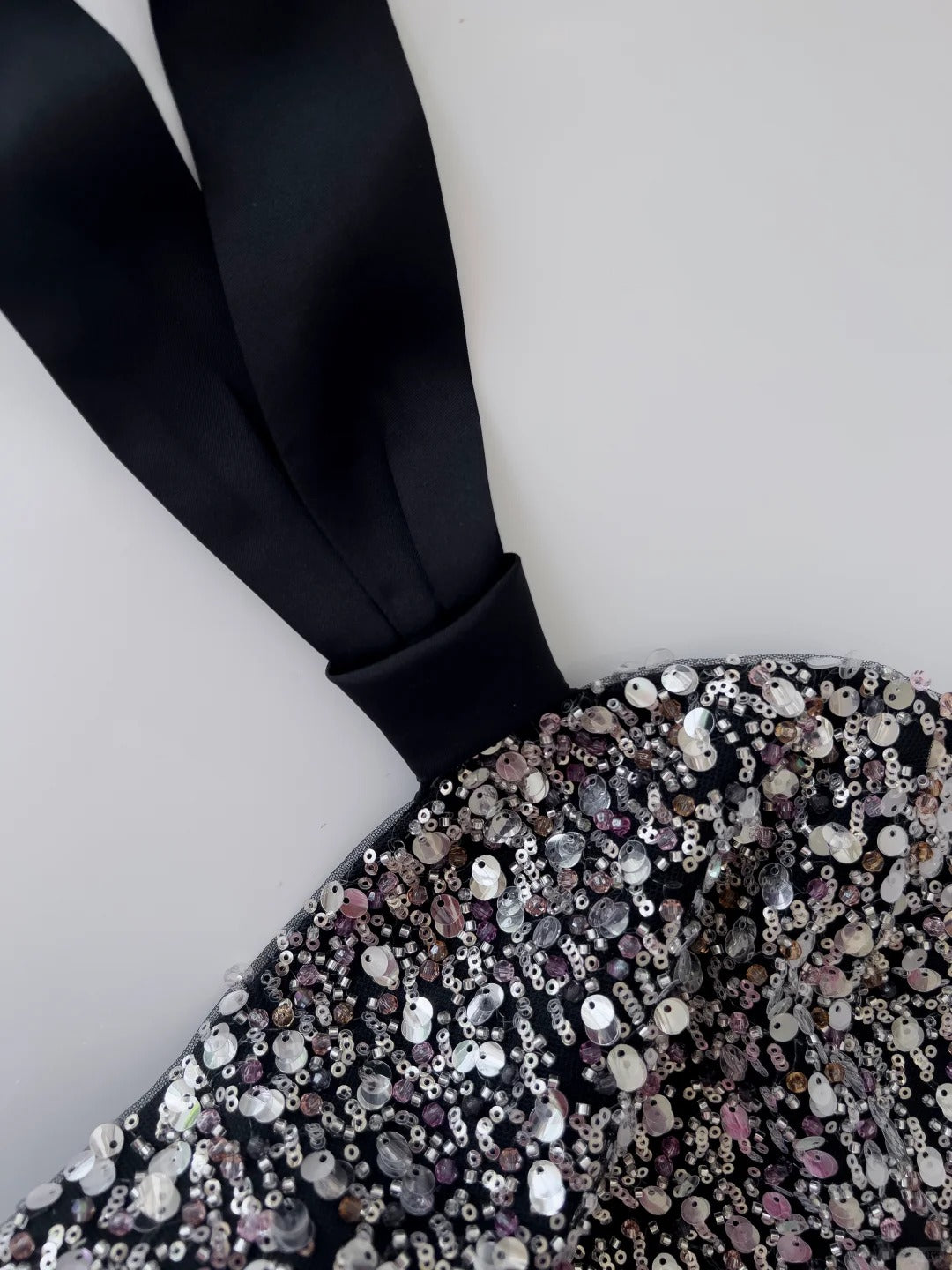 NiceVestidos - Wunderschönes, schwarzes, exquisites, kurzes, formelles Heimkehrkleid mit Perlenbesatz, Hoco-Kleid NV5486