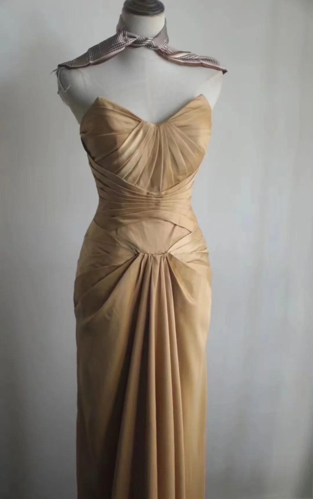 Langes, formelles Retro-Kleid aus Satin NV6586