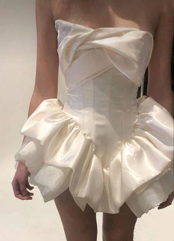 Weißes, schlichtes, schulterfreies, süßes Homecoming-Kleid mit Rüschen, Geburtstagspartykleid, NV2856