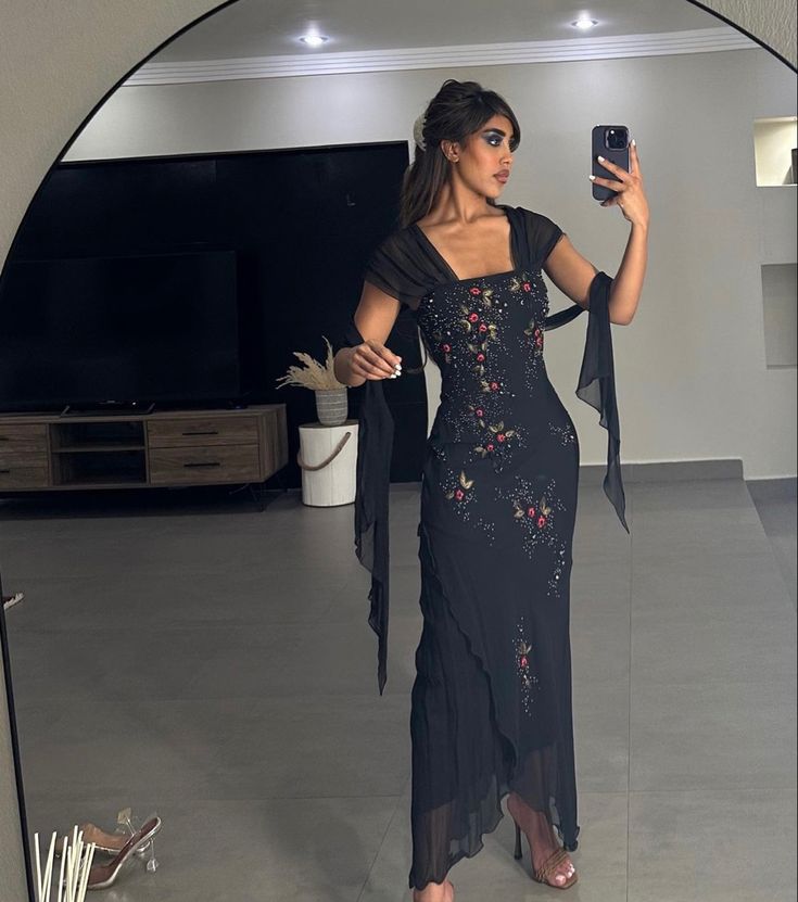 Schwarzes, langes, elegantes Ballkleid-Abendkleid mit Stickereien aus Tüll, NV2997