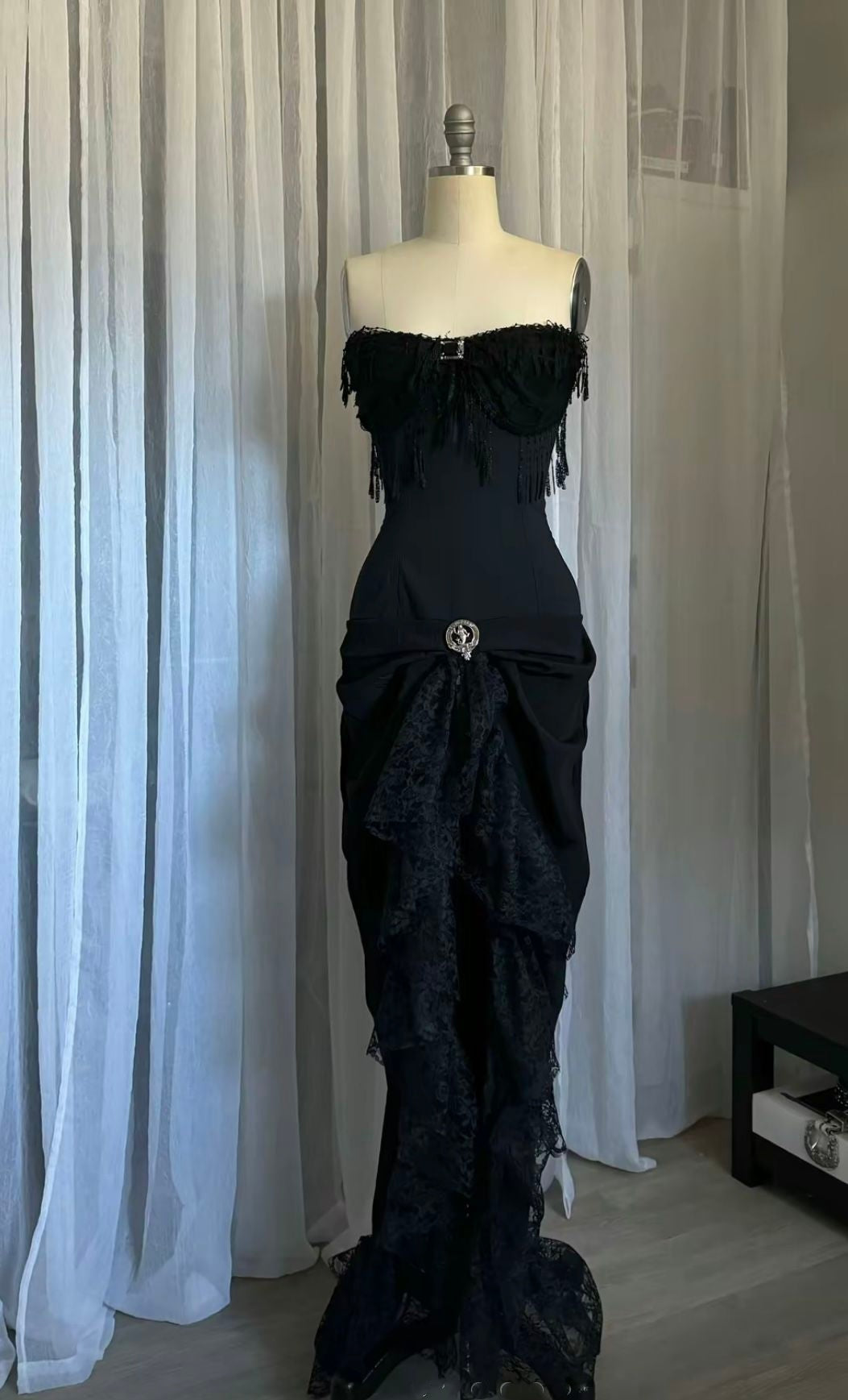 NiceVestidos – Schwarzes, zartes Spitzenkleid NV6034