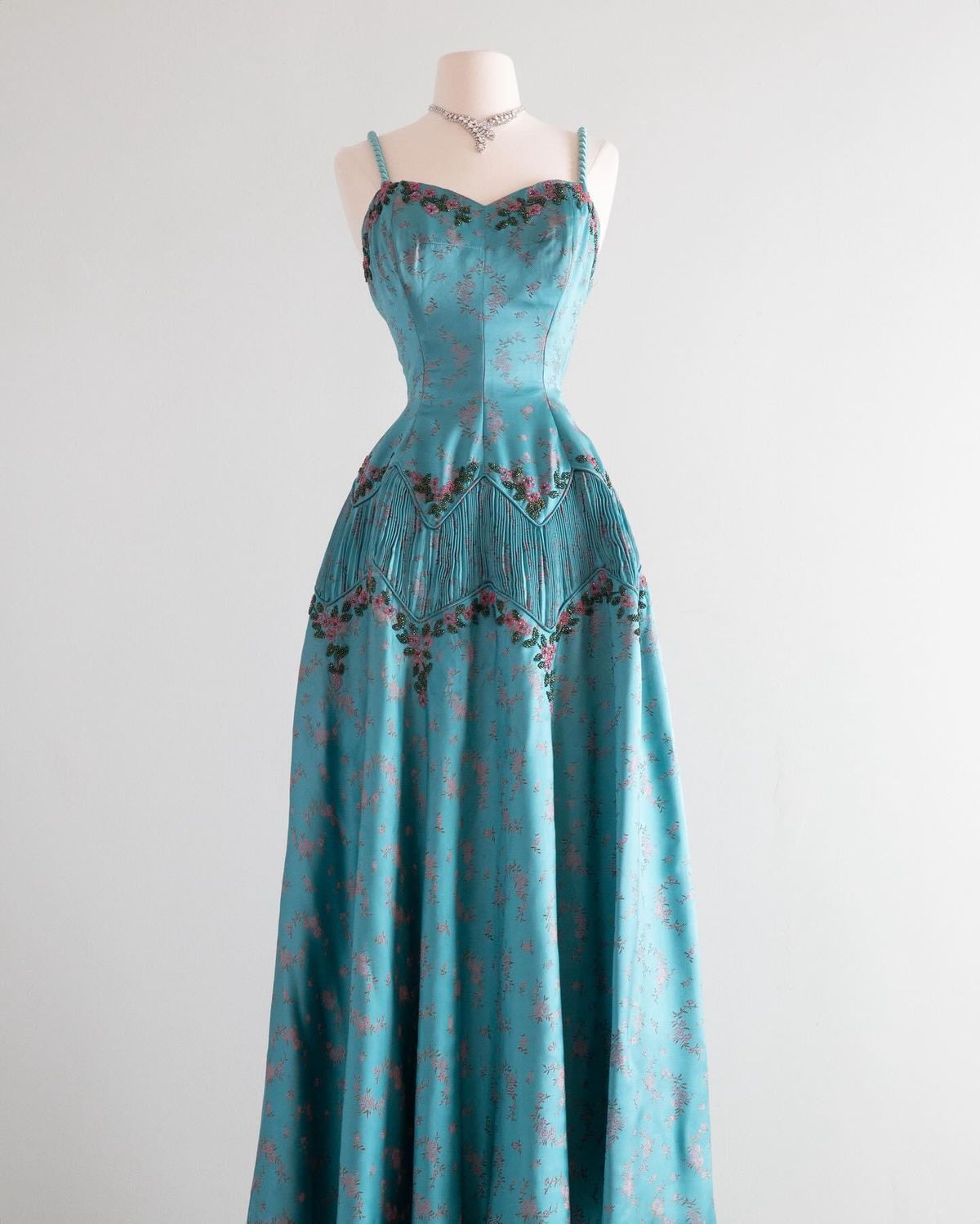 NiceVestidos - Blaues Spaghettiträger-Blumenkleid, lang, Satin, Heimkehrkleid, Partykleid, nv5526
