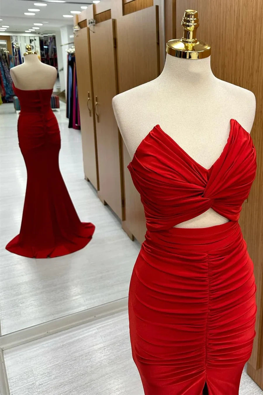 Rotes schulterfreies, gedrehtes Meerjungfrau-Abendkleid im Slim Fit mit Schlitz, langes Ballkleid, nv2837