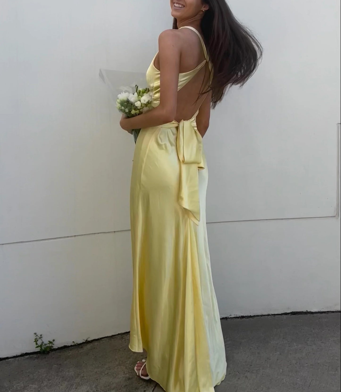 Gelb V-Ausschnitt rückenfrei Mode elegante lange Satin Ballkleid Abendkleid Hochzeitsgast Partykleid nv2013