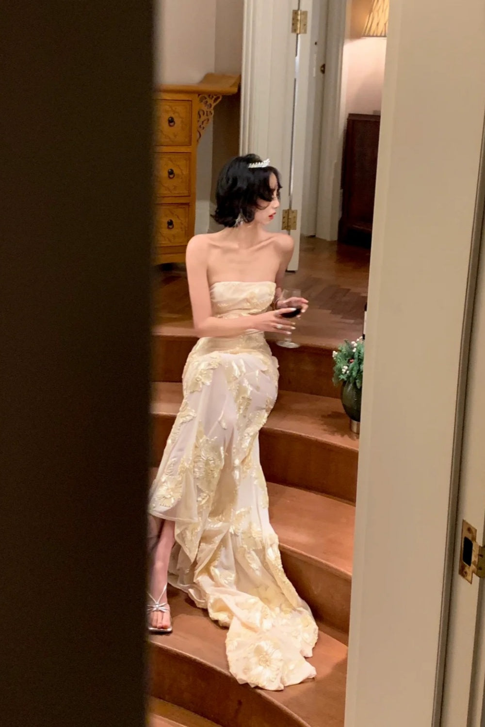 Robe brodée style diva française : tulle transparent, longue traîne, robe de soirée haut de gamme NV6415